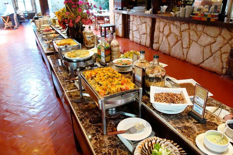 ¿Cuáles son los restaurantes en Urubamba para el tour Valle Sagrado?